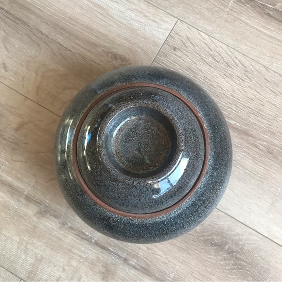 Vintage Signed Pottery bowl with lid glazed cookie jar - Picture 2 of 6